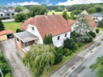 Hausansicht seite - Solide Basis für Ihr Projekt: Haus mit Garten und viel Freiraum!