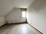 Schlafzimmer DG - Solide Basis für Ihr Projekt: Haus mit Garten und viel Freiraum!