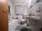 Badezimmer - Zweifamilienhaus mit Potenzial!