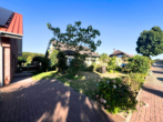 Hausansicht seitlich - Ihr Familienidyll: EFH mit großem Garten und ELW