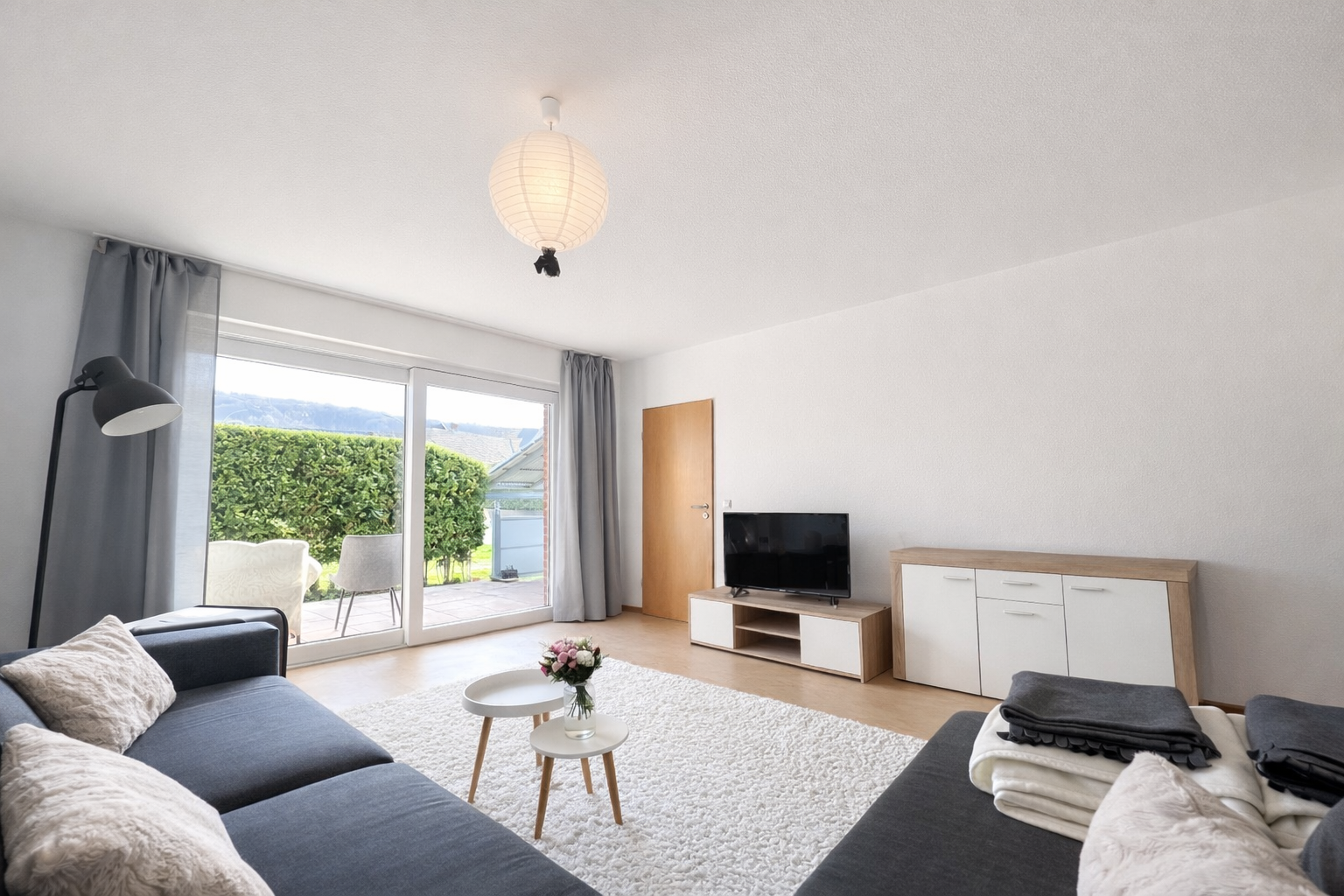 Wohnzimmer mit Terrasse