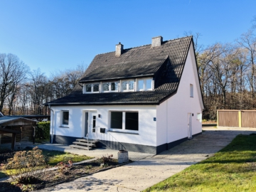 894 m² Grundstück + 4 Garagen – renoviertes Familienhaus in Grünlage, 49479 Ibbenbüren, Einfamilienhaus