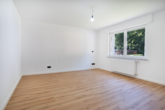 Esszimmer - 894 m² Grundstück + 4 Garagen – renoviertes Familienhaus in Grünlage