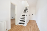 Flur - 894 m² Grundstück + 4 Garagen – renoviertes Familienhaus in Grünlage