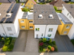 Hausansicht - Drei Etagen voller Wohnkomfort – modern, hell und energieeffizient