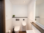 Gäste-WC - Drei Etagen voller Wohnkomfort – modern, hell und energieeffizient