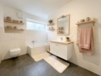Badezimmer - (KI generiert) - 2-Zimmer-Wohnung mit Wintergarten – modern & energieeffizient