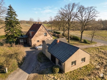 Großzügiges Einfamilienhaus mit viel Platz im Grünen, 49419 Wagenfeld, Einfamilienhaus