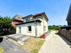 Hausansicht hinten - Freistehendes Traumhaus – frisch saniert und voller Perspektiven!