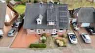 Außenansicht - Jung und attraktiv! Doppelhaushälfte mit Garage und PV-Anlage