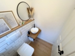 Gäste-WC - Jung und attraktiv! Doppelhaushälfte mit Garage und PV-Anlage
