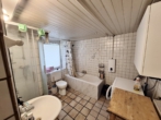 Badezimmer - Einfamilienhaus, vereint mit dem Charme vergangener Zeiten