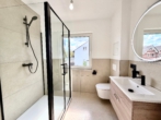 Badezimmer - Frisch saniert, modern ausgestattet – 3-Zimmer-Wohnung mit Balkon