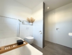 Badezimmer - Ein Wohntraum: stilvoller Bungalow in bester Lage