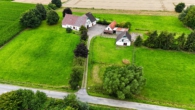 Drohnenflugbild - Resthof mit viel Platz- Eigener Stall und Weidefläche