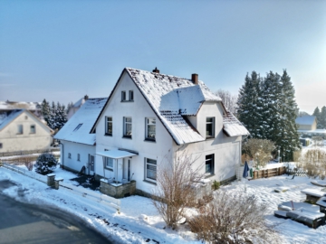 Einmalige Gelegenheit: Zweifamilienhaus mit seperatem Anbau und 1.967 qm Baugrundstück, 31737 Rinteln, Mehrfamilienhaus