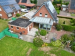 Hausansicht Garten - Energieeffizientes Wohlfühlhaus mit großzügigem Grundstück