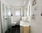 Badezimmer EG - Viel Raum für die ganze Familie – gepflegtes Wohnhaus mit Garten