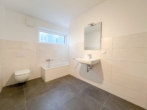 Badezimmer - Wohnen mit Stil und Energieeffizienz: KfW-40+ Wohnung in Top-Lage