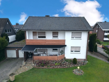 Attraktives Zweifamilienhaus mit vielseitigen Nutzungsmöglichkeiten, 32457 Porta Westfalica, Zweifamilienhaus