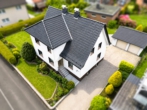 Hausansicht Seite - Gepflegtes Einfamilienhaus mit sonnigem Garten