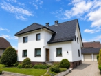 Haus vorne - Gepflegtes Einfamilienhaus mit sonnigem Garten