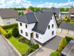 Hausnasicht vorne - Gepflegtes Einfamilienhaus mit sonnigem Garten