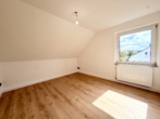 Schlafzimmer - Hochwertig modernisierte 4-Zimmer-Dachgeschosswohnung