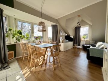 Gemütliche Dachgeschosswohnung mit Balkon, 49219 Glandorf, Dachgeschoss