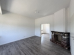 Wohnzimmer - Einfamilienhaus – renoviert und freigestellt!