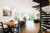 Wohn/Essbereich - 1670m² großes Grundstück mit 210m² Wohnfläche – EFH mit Einliegerwohnung kaufen