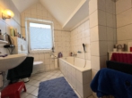 Bad - Großzügige Dachgeschosswohnung mit Balkon