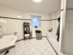 Badezimmer - Freigestellte Eigentumswohnung mit Balkon und Tiefgarage in Bielefeld!