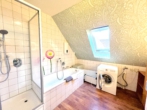 Badezimmer - 118m² charmante, großzügige Wohnung – Haus kaufen mit Gewerbeeinheit