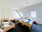 Schlafzimmer - 118m² charmante, großzügige Wohnung – Haus kaufen mit Gewerbeeinheit