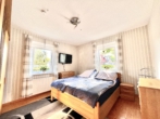EG Schlafzimmer - Freistehendes Zweifamilienhaus mit Wohlfühlcharakter und großem Garten