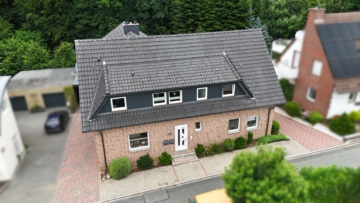 Zuhause mit Herz – Mehrgenerationenhaus in traumhafter Lage, 49124 Georgsmarienhütte, Zweifamilienhaus