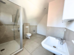 Badezimmer OG - Stilvoll renoviertes Traumhaus in Rheine – freistehend & charmant!