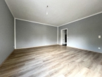 Wohnzimmer - Attraktive EG-Wohnung mit Balkon – flexibel nutzbar!