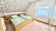 Schlafzimmer - Ihr neues Zuhause: 4-Zimmer-Doppelhaushälfte mit Terrasse und zusätzlichem Spitzboden