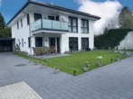 vordere Außenansicht - Charmante 100 m² Doppelhaushälfte – Hochwertige Möblierung und modernes Design!
