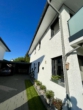 Außenansicht / Einfahrt / Carport - Charmante 100 m² Doppelhaushälfte – Hochwertige Möblierung und modernes Design!