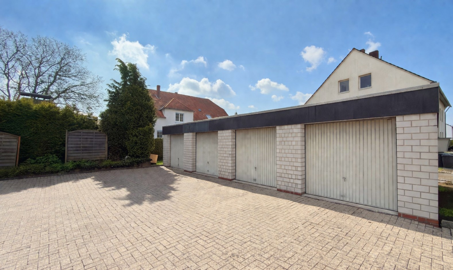 Ansicht Garagen rechte Seite