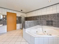 Badezimmer EG
