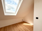 Büro - Attraktive Kapitalanlage oder neues Zuhause – modernisierte Dachgeschosswohnung