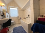Bad - Großzügige Dachgeschosswohnung mit Balkon
