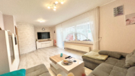 Wohnzimmer - Großzügige Doppelhaushälfte mit ausgebautem Spitzboden