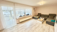 Wohnzimmer - Großzügige Doppelhaushälfte mit ausgebautem Spitzboden