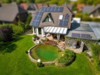 Hausansicht Garten - Familienidyll: Gepflegtes Zuhause mit Terrasse und traumhaftem Gartenparadies