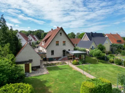 Zweifamilienhaus mit großem Grundstück in Stemwede, 32351 Stemwede, Zweifamilienhaus
